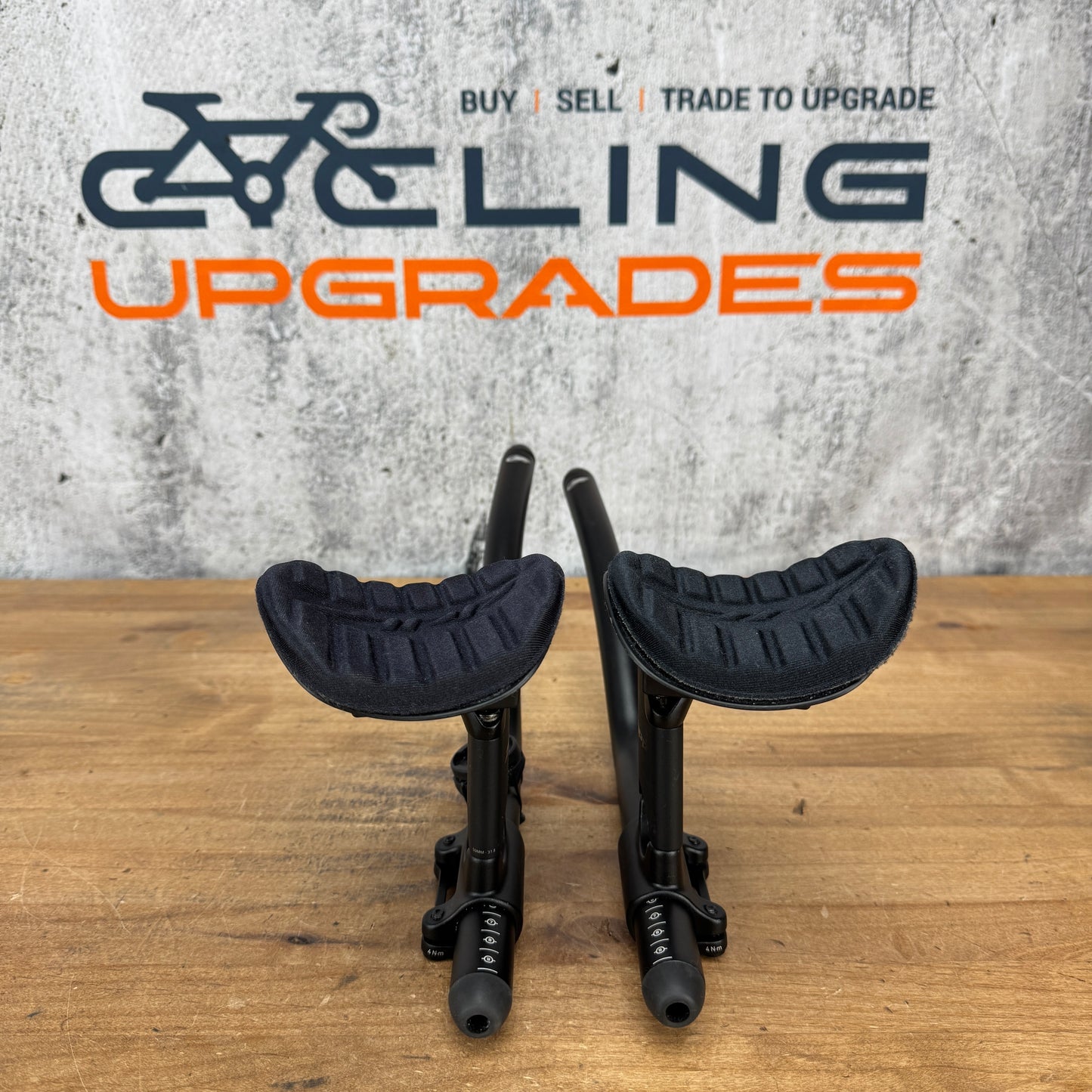 Zipp Vulka TT/Triathlon Clip-On Aero Extensions + Arm Pads for 31.8mm Handlebar
