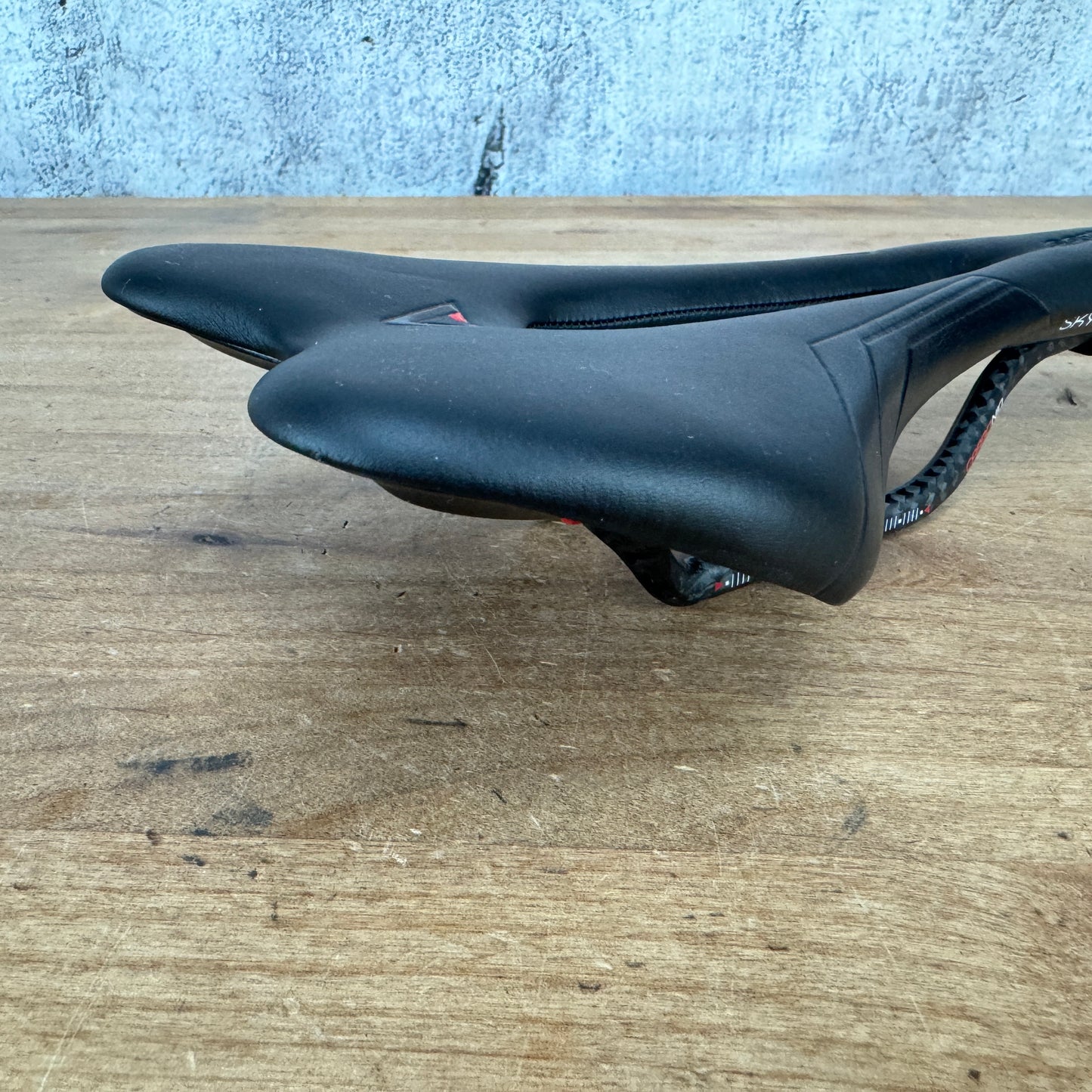 New Takeoff! Astute Sky 3.0 7x9mm Carbonio Carbon Rails 138mm Bike Saddle 176g