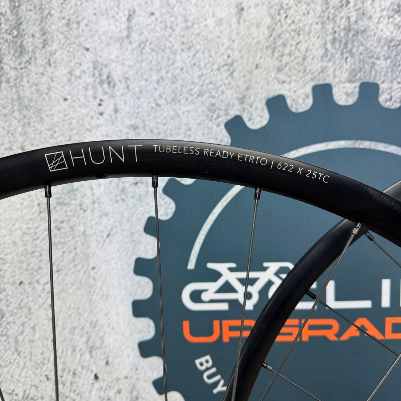 Hunt SuperDura Dynamo Alloy Tubeless Disc Brake Wheelset 700c 1925g