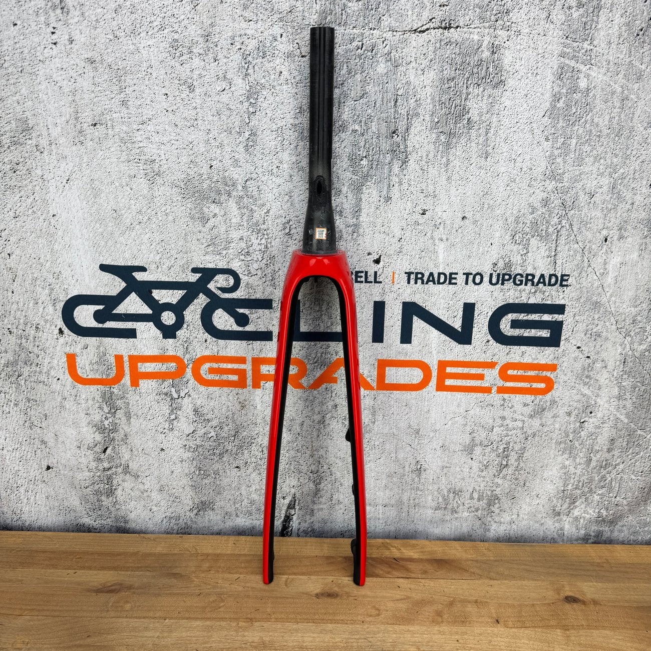 New! Trek Emonda SLR 700c 230mm Steerer 45mm Rake Viper Red Flat