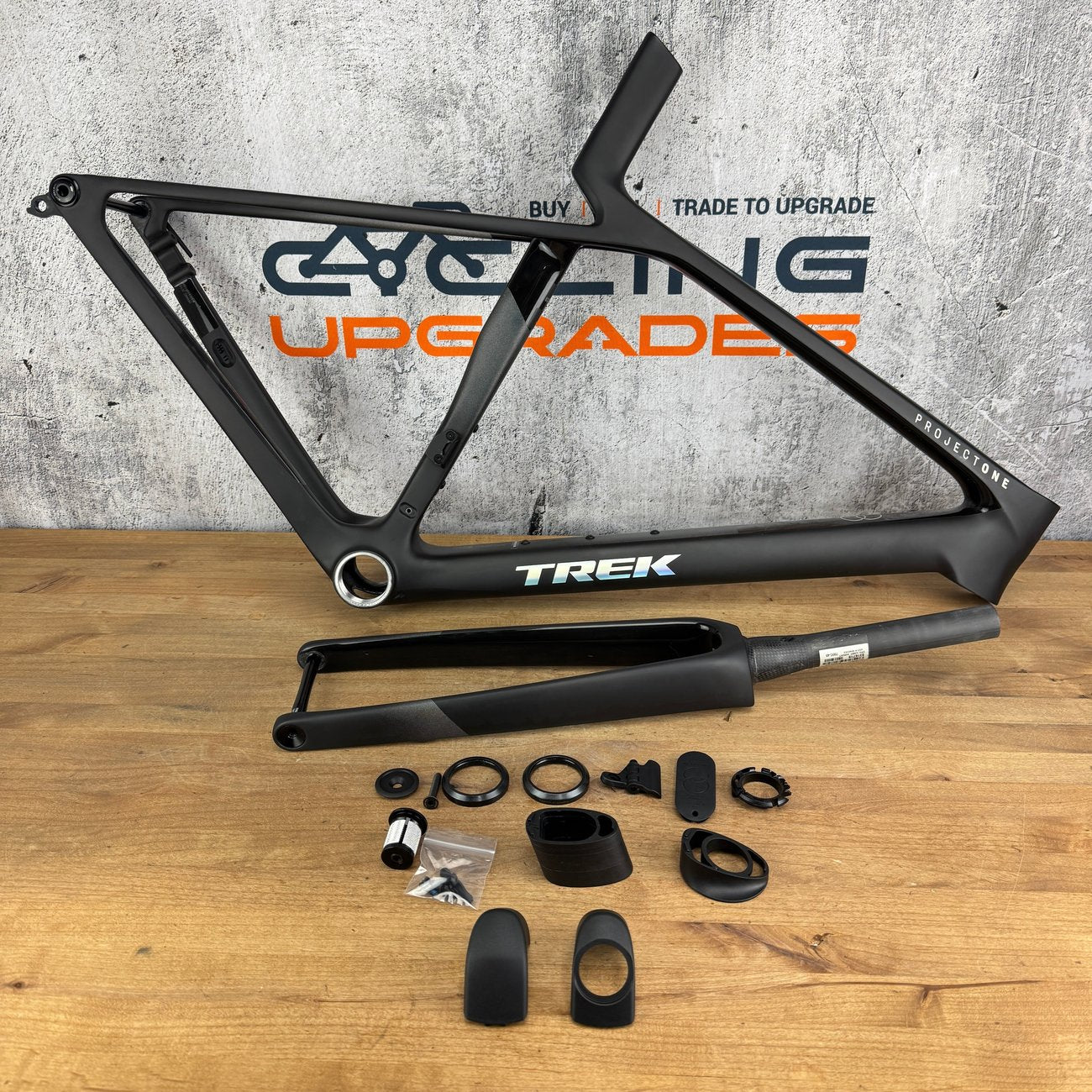 New! 2025 Trek Madone SLR Gen 8 Small 900 OCLV Carbon Frameset 700c 1290g New! 2025 Trek Madone SLR Gen 8 Small 900 OCLV Carbon Frameset 700c 1290g