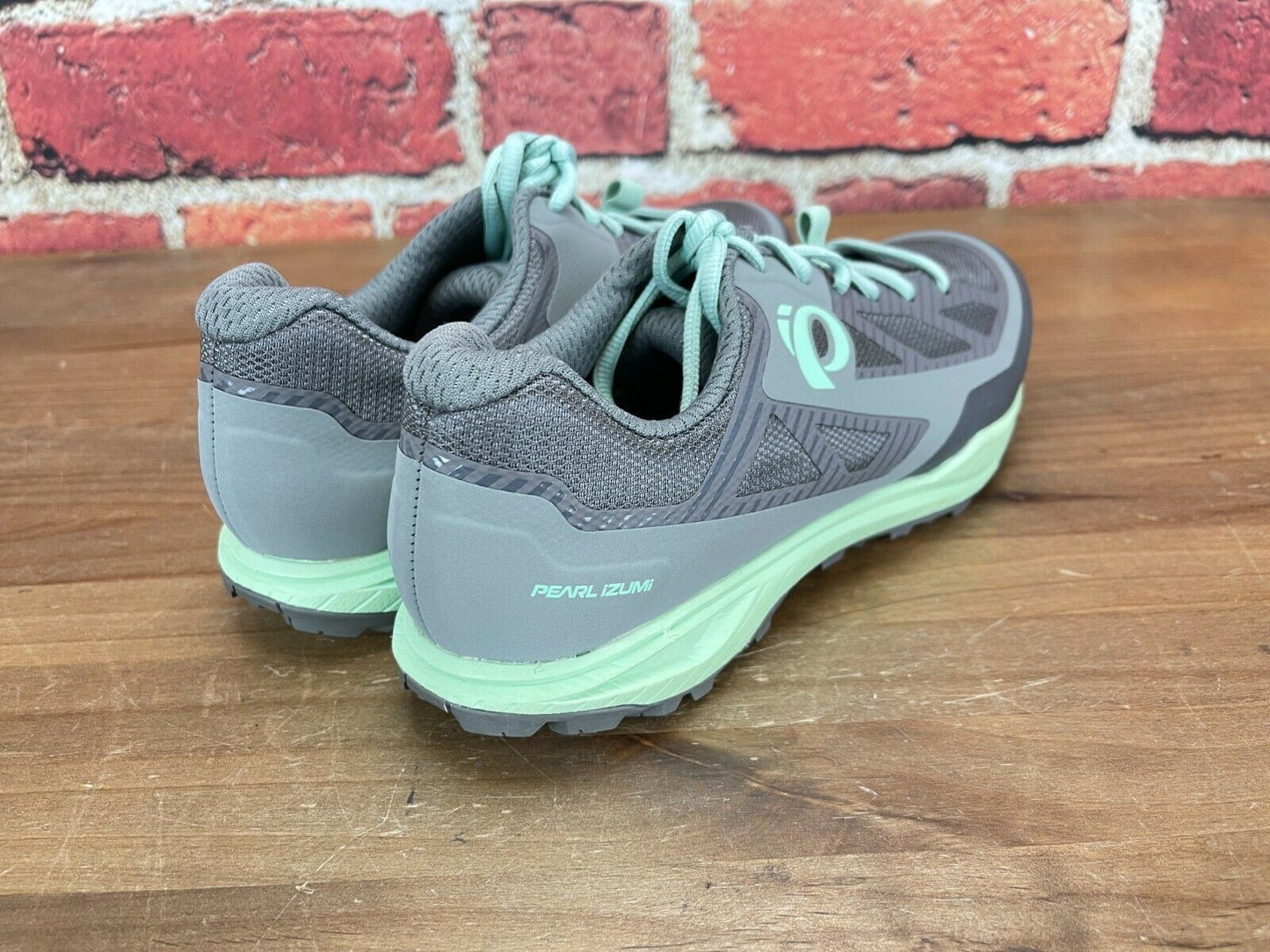 Pearl iZumi X-Alp Canyon Women's 40(EU)9.5(US) MTB Mountain Bike Shoes 2-Bolt
