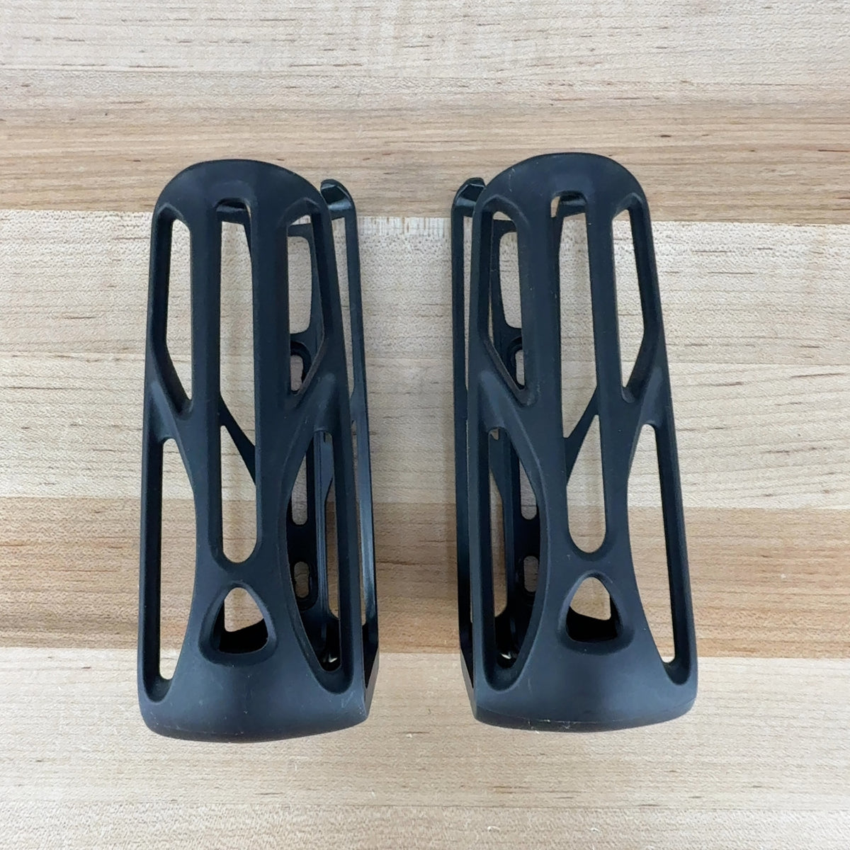Low Mile! Cannondale ReGrip Aero Pair Composite Bike Water Bottle Cages 93g