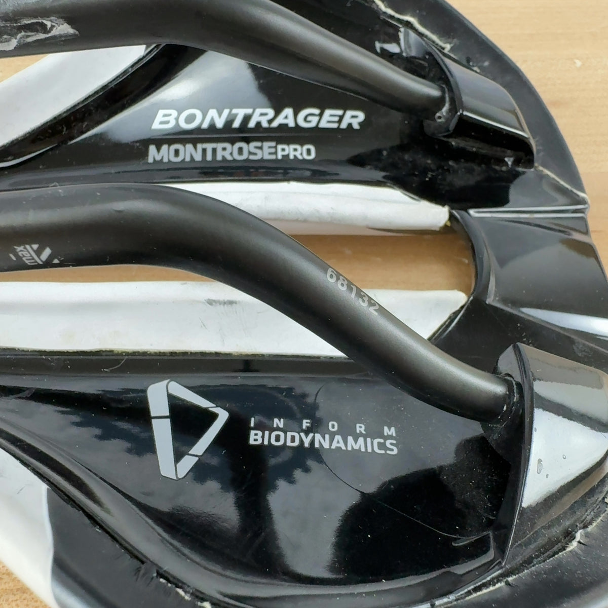 Bontrager Montrose Pro 138mm 7x10mm Carbon Rails White Bike Saddle 174g — photo 6 of 7