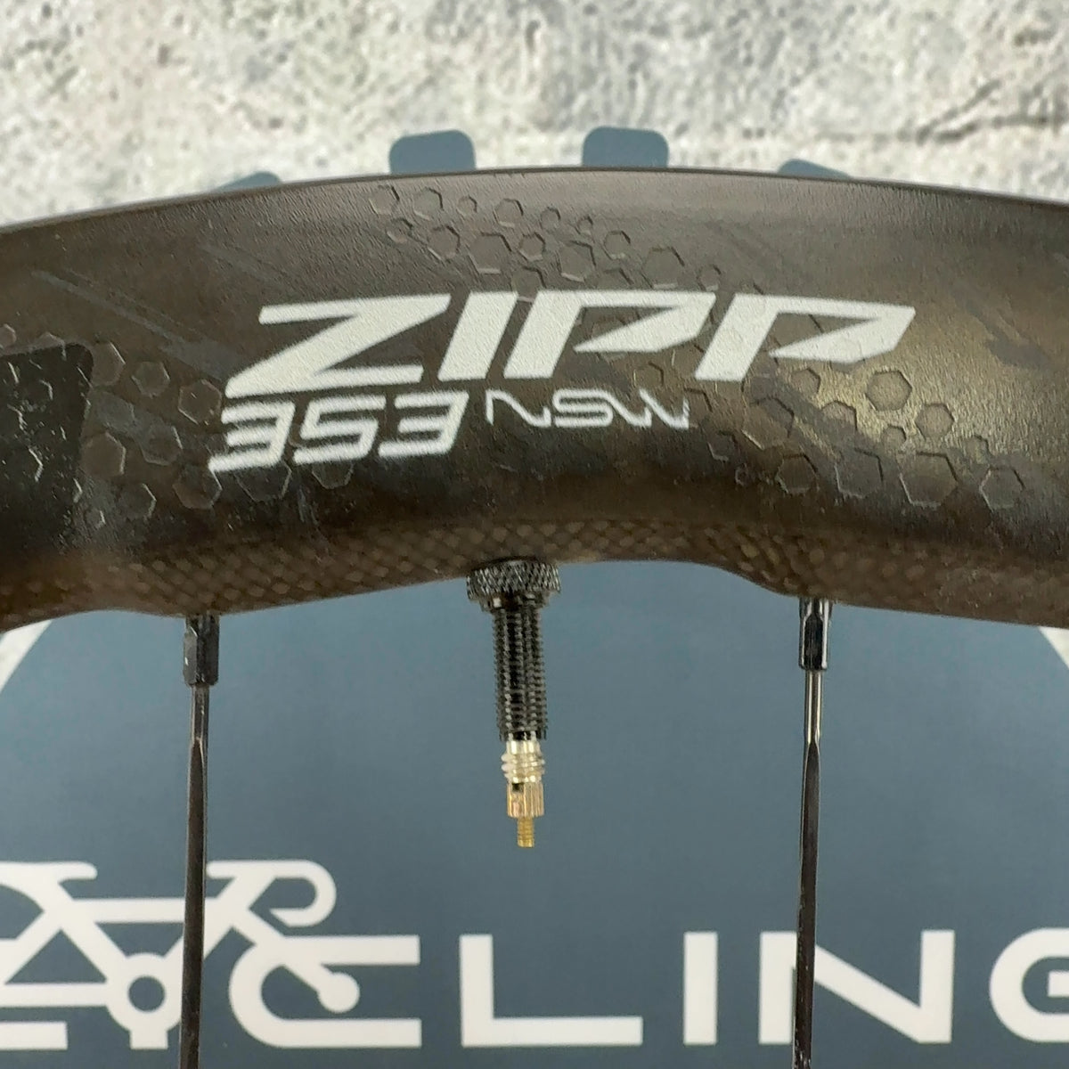 Mint! Zipp 353 NSW 35/40mm ZR1 Hub Disc Brake Tubeless Carbon Rear Wheel 715g — photo 2 of 5