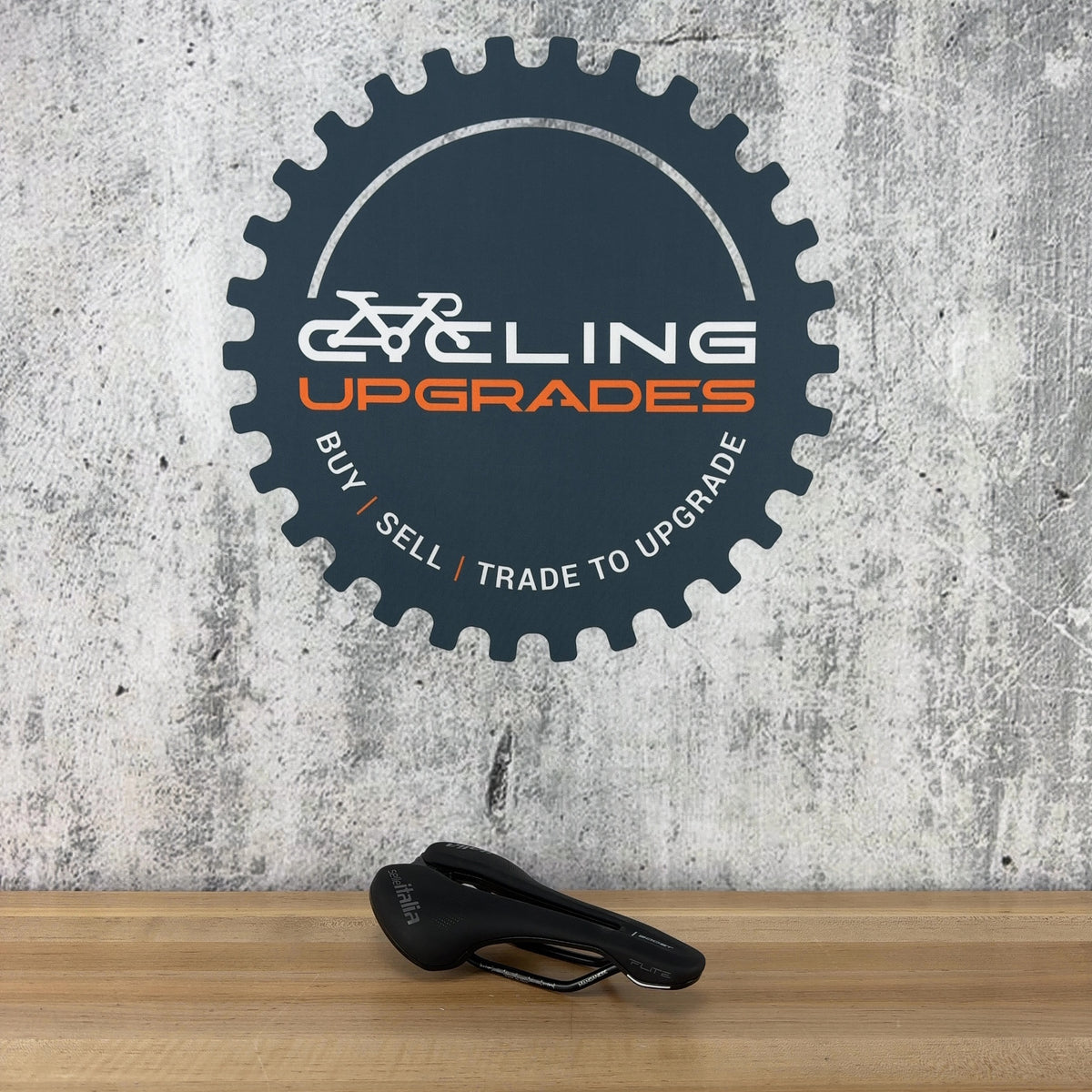 Low Mile! Selle Italia Flite Boost TM Superflow 135mm 7x7 Round Rail Bike Saddle — photo 2 of 8