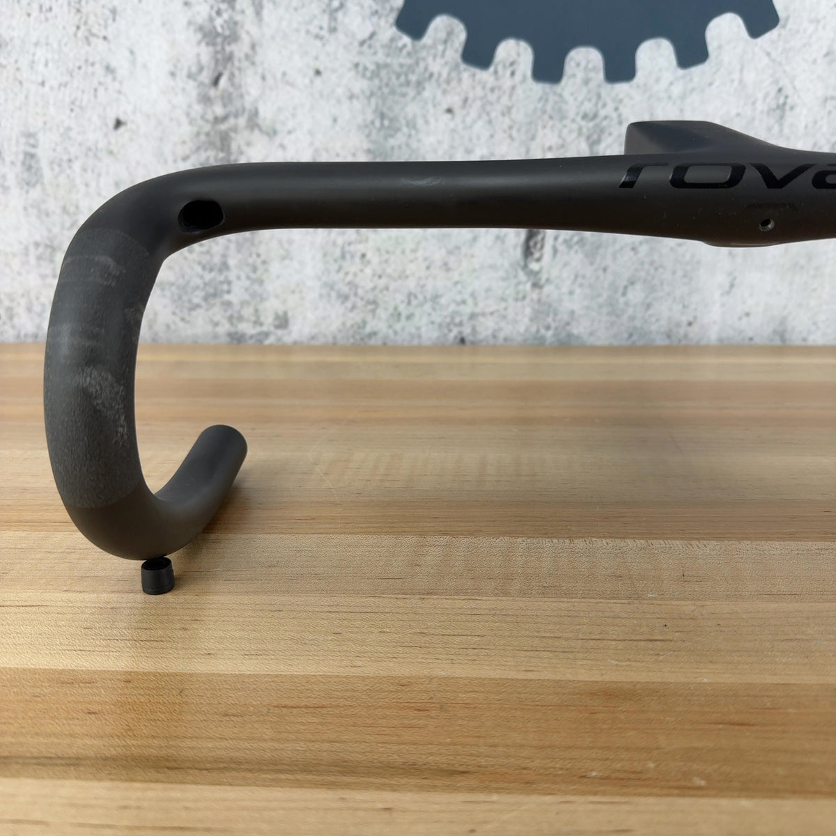 New Take Off! Roval Alpinist II Cockpit 40cm x 120mm Carbon Integrated Handlebar — photo 3 of 14