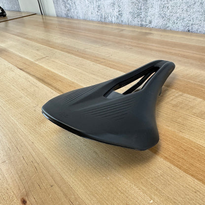 Low Mile! Fizik Argo Vento R1 7x9mm Oval Saddle Rails 150mm Bike Saddle 195g
