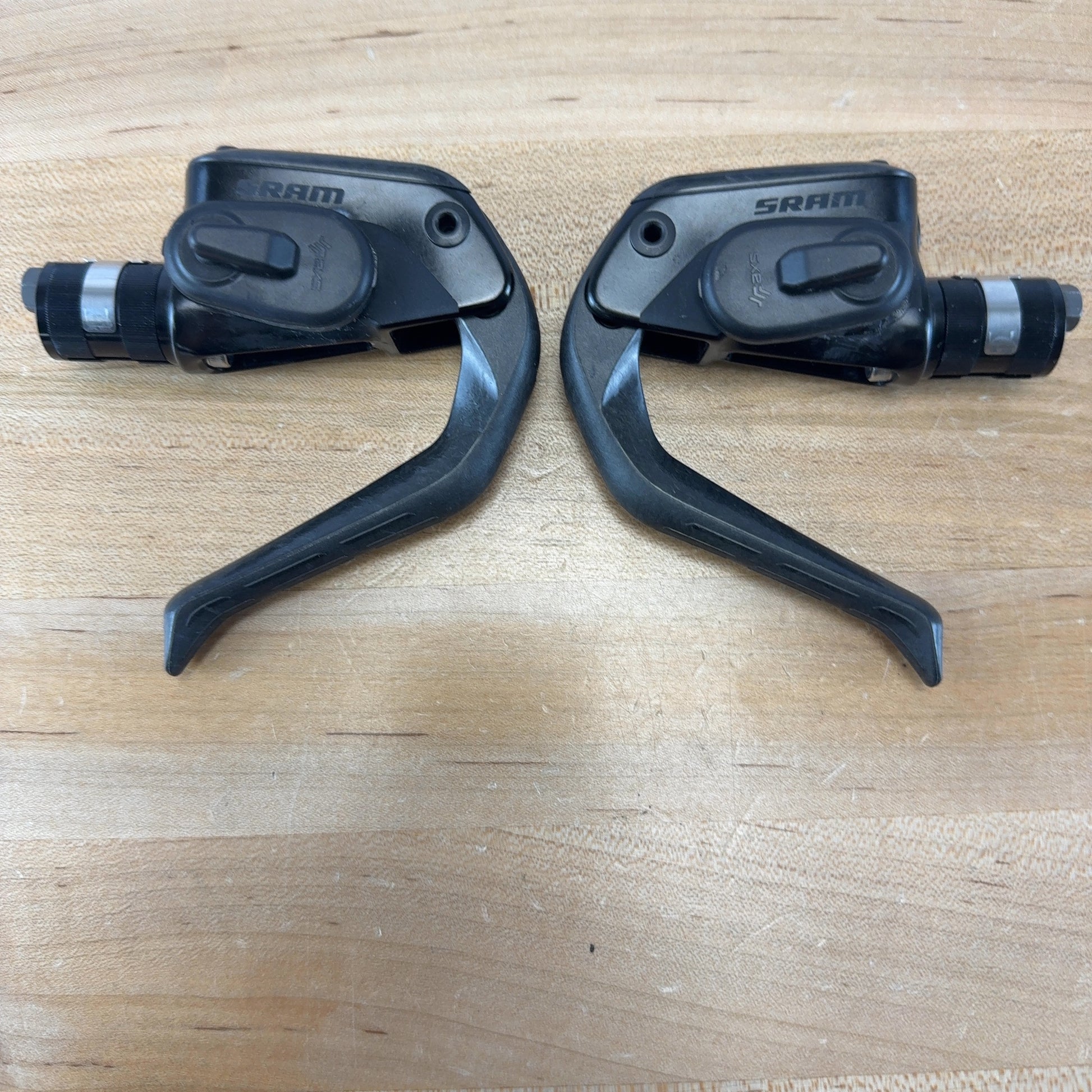 Low Mile! SRAM S-900 Aero HRD Disc Brake Carbon Brake Levers w/ Red E1 Calipers