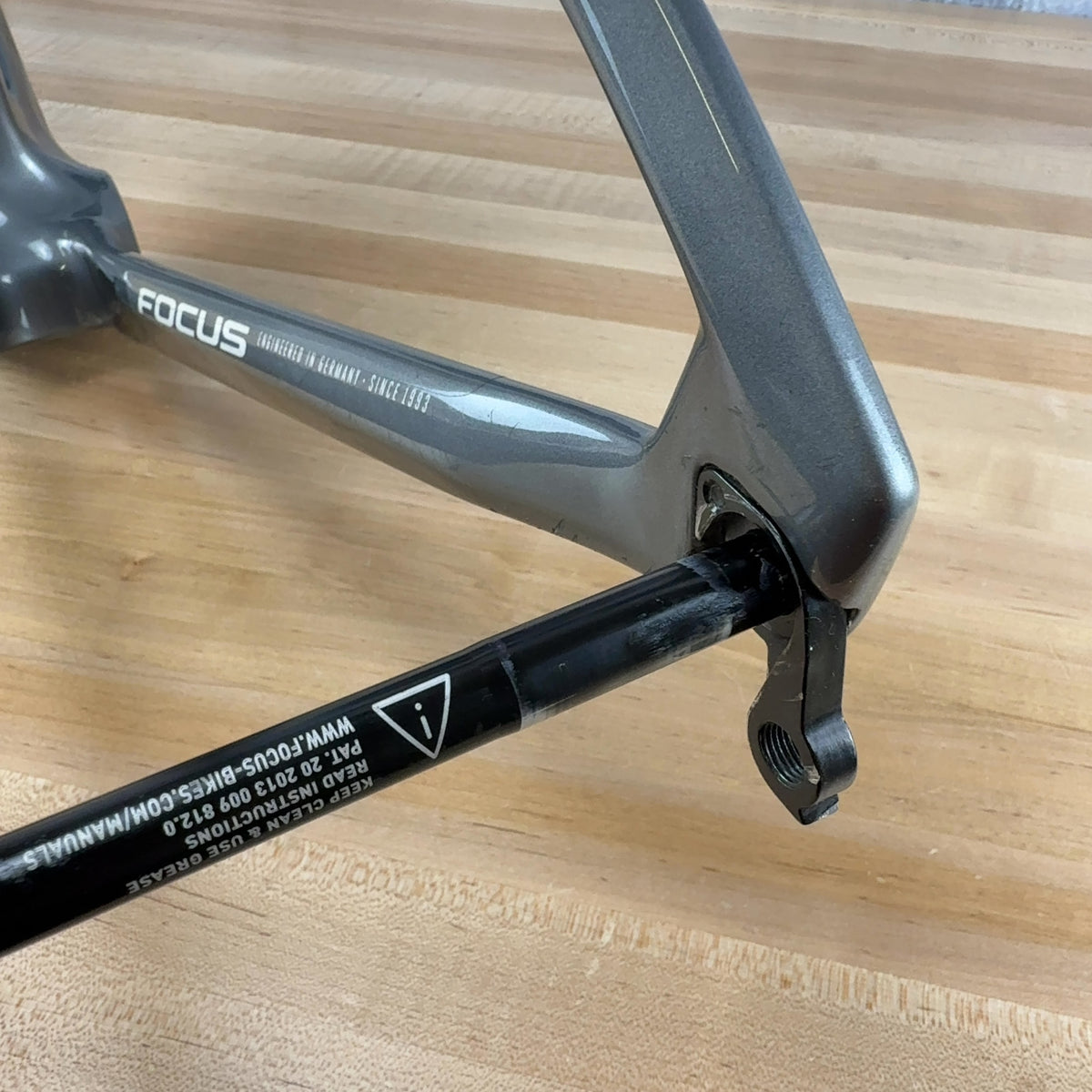 Light Use! 2021 Focus Izalco Max Disc 9 Medium Carbon Road Bike Frameset 2014g — photo 7 of 15