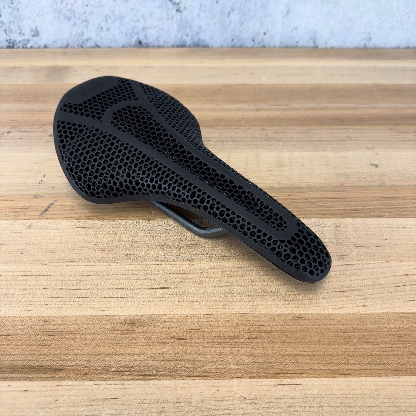 New! Fizik Vento Antares R1 Adaptive Mobius Carbon Rails 140mm Saddle MSRP $330