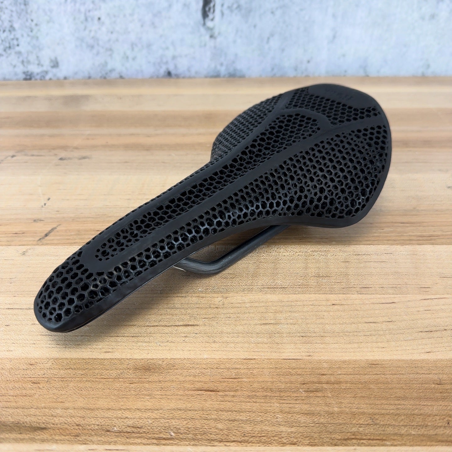 New! Fizik Vento Antares R1 Adaptive Mobius Carbon Rails 140mm Saddle MSRP $330