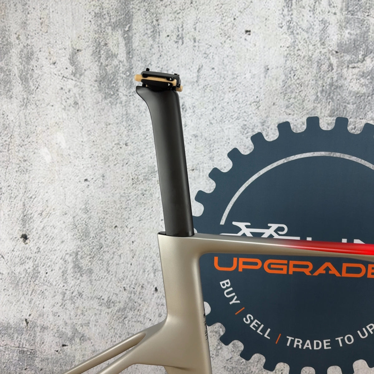 Mint! 2026 BMC Teammachine R 01 54cm Carbon Arctic Silver / Neon Red Frameset — photo 8 of 14