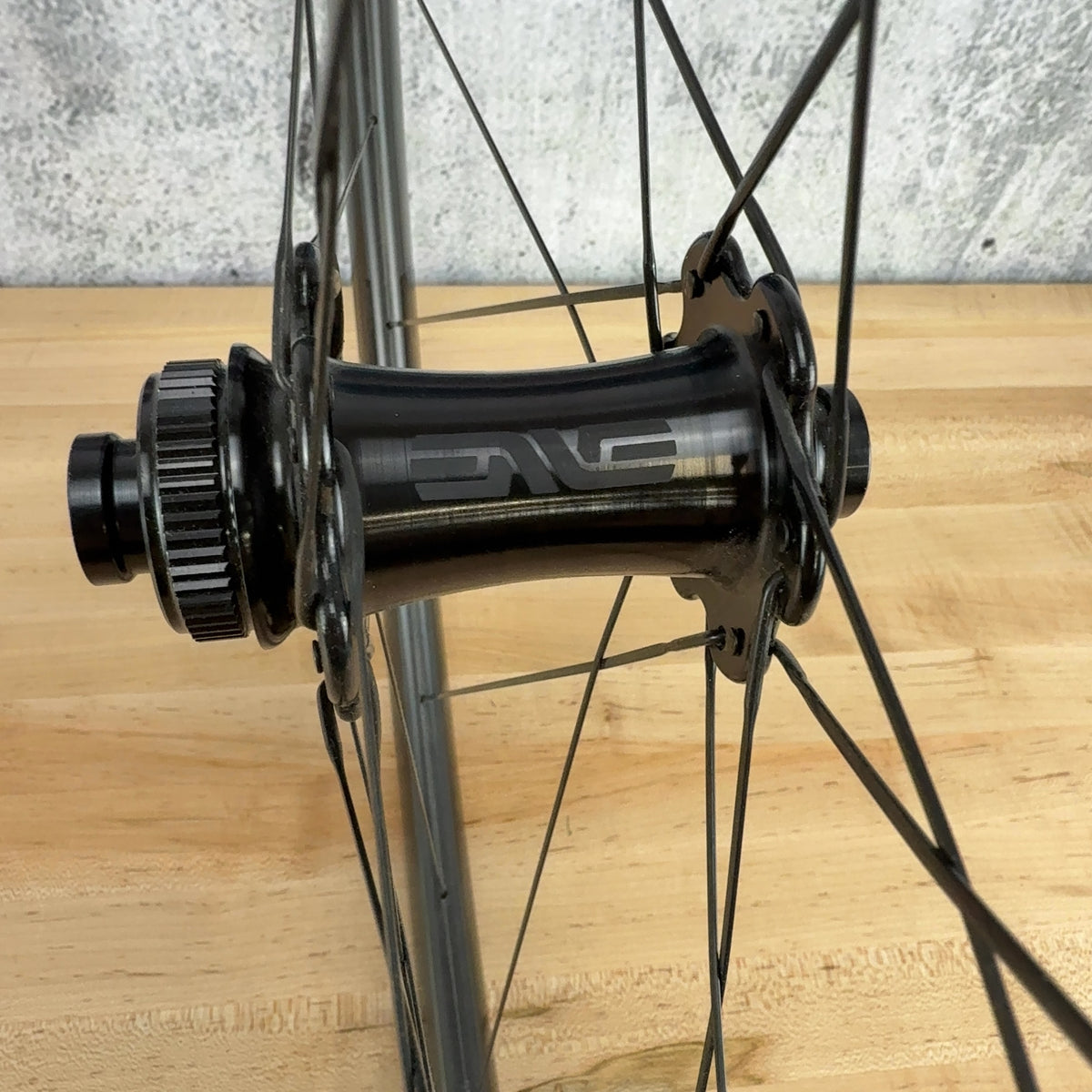 Light Use! Enve SES 2.3 Enve Premium Road Hubs Carbon Bike Wheelset 700c 1237g — photo 6 of 8