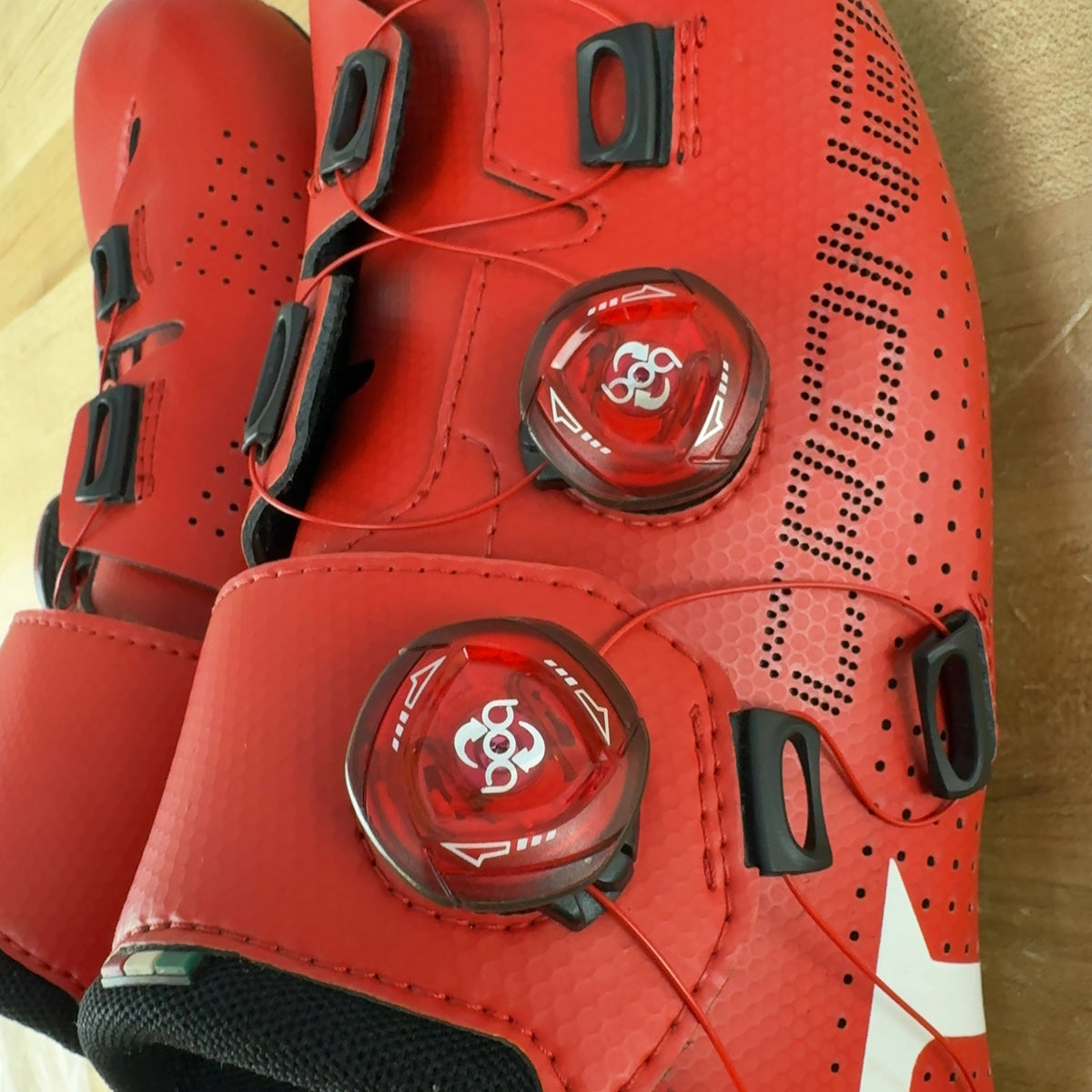 Crono CR1 Boa EU 43.5 Men's 3 Bolt Red Cycling Shoes MSRP $354 — photo 10 of 10