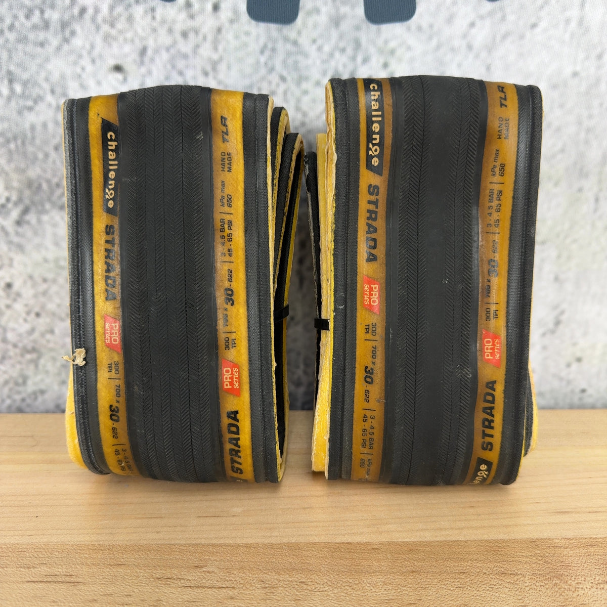 Low Mile! Pair Challenge Strada Pro 700c x 30mm Tubeless Tanwall Tires 642g — photo 1 of 5