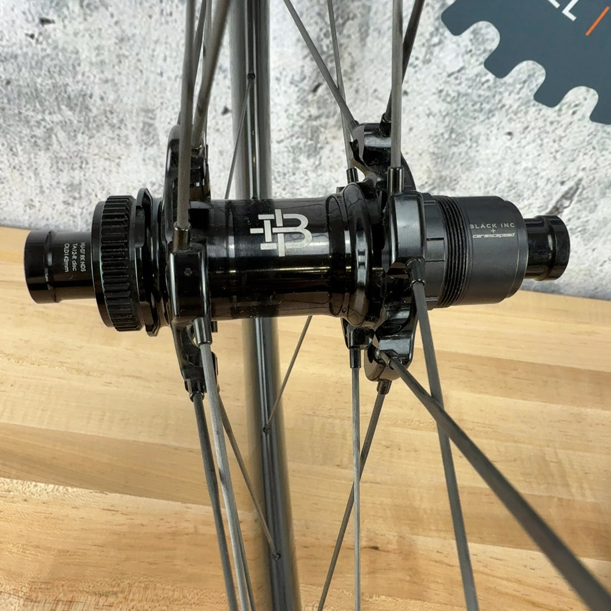 Low Mile! Black Inc 48|58 Carbon Tubeless Gloss Bike Wheelset 700c 1335g — photo 7 of 13