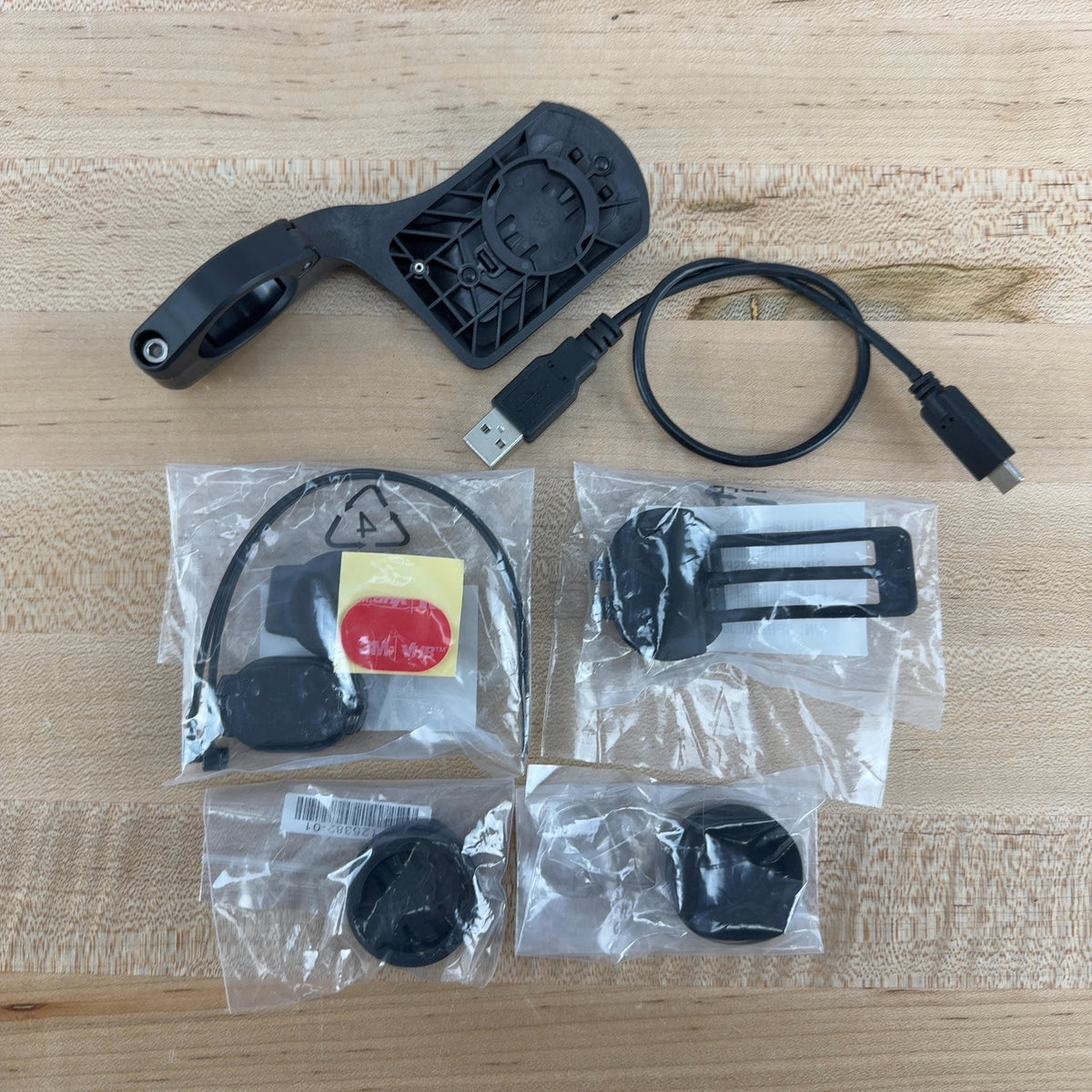 Light Use! Wahoo Element Roam V2 GPS Bike Computer w/ Cadence/Speed Sensors — photo 5 of 5