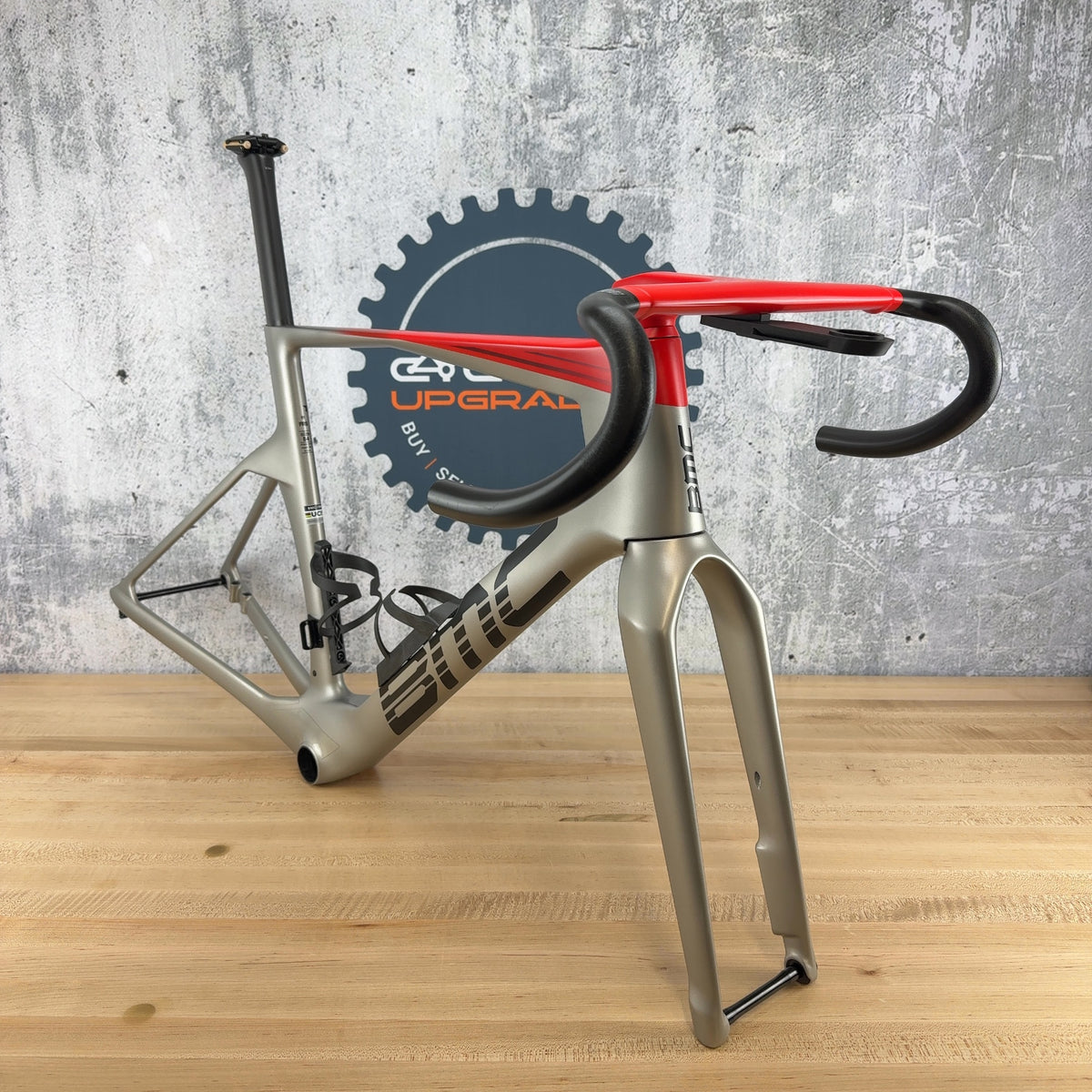 Mint! 2026 BMC Teammachine R 01 54cm Carbon Arctic Silver / Neon Red Frameset — photo 3 of 14