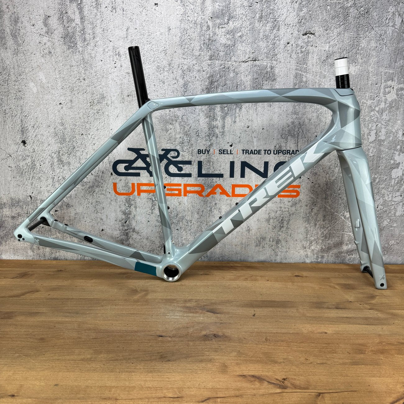 Mint! 2025 Trek Boone 56cm 600 OCLV Carbon Disc Frameset 700c Plasma Grey Pearl