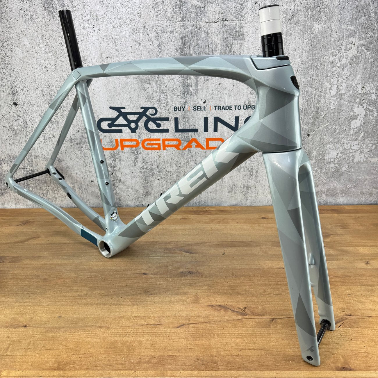 Mint! 2025 Trek Boone 56cm 600 OCLV Carbon Disc Frameset 700c Plasma Grey Pearl