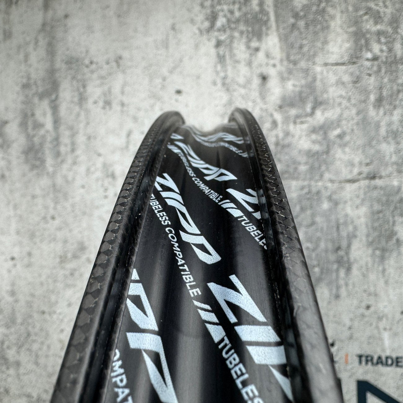 New Takeoff 2025 Zipp 303 SW Carbon Tubeless Disc Wheelset 700c AXS Sensor ZR1