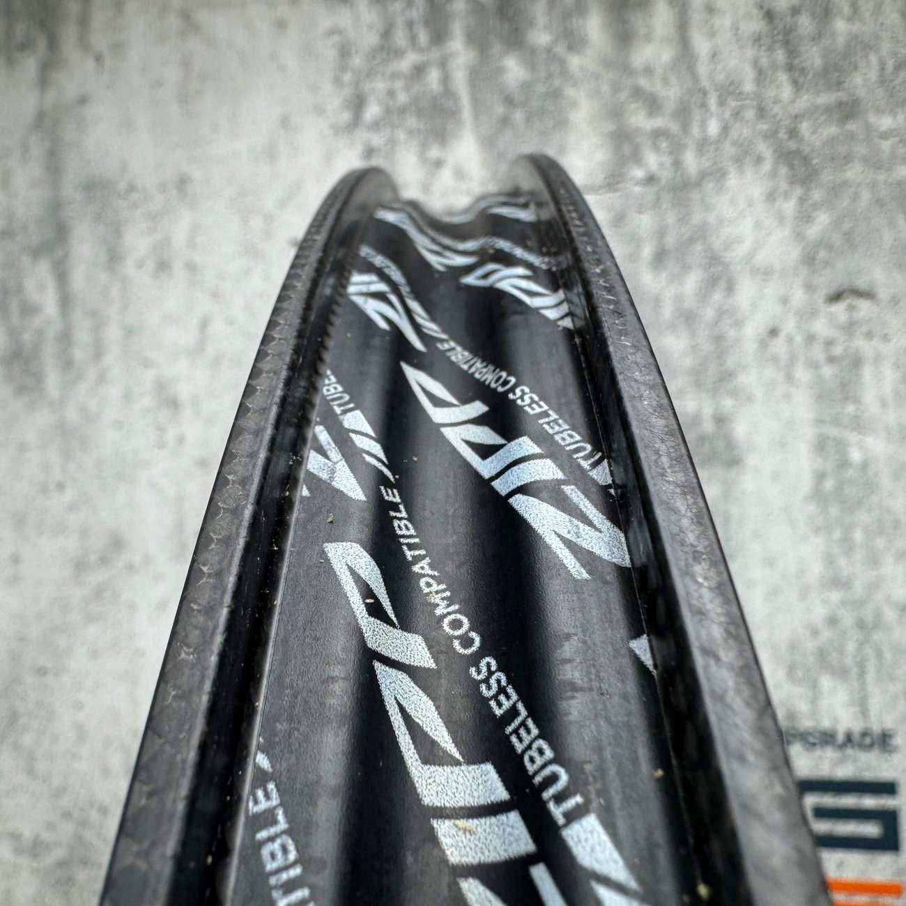 New Takeoff 2025 Zipp 303 SW Carbon Tubeless Disc Wheelset 700c AXS Sensor ZR1