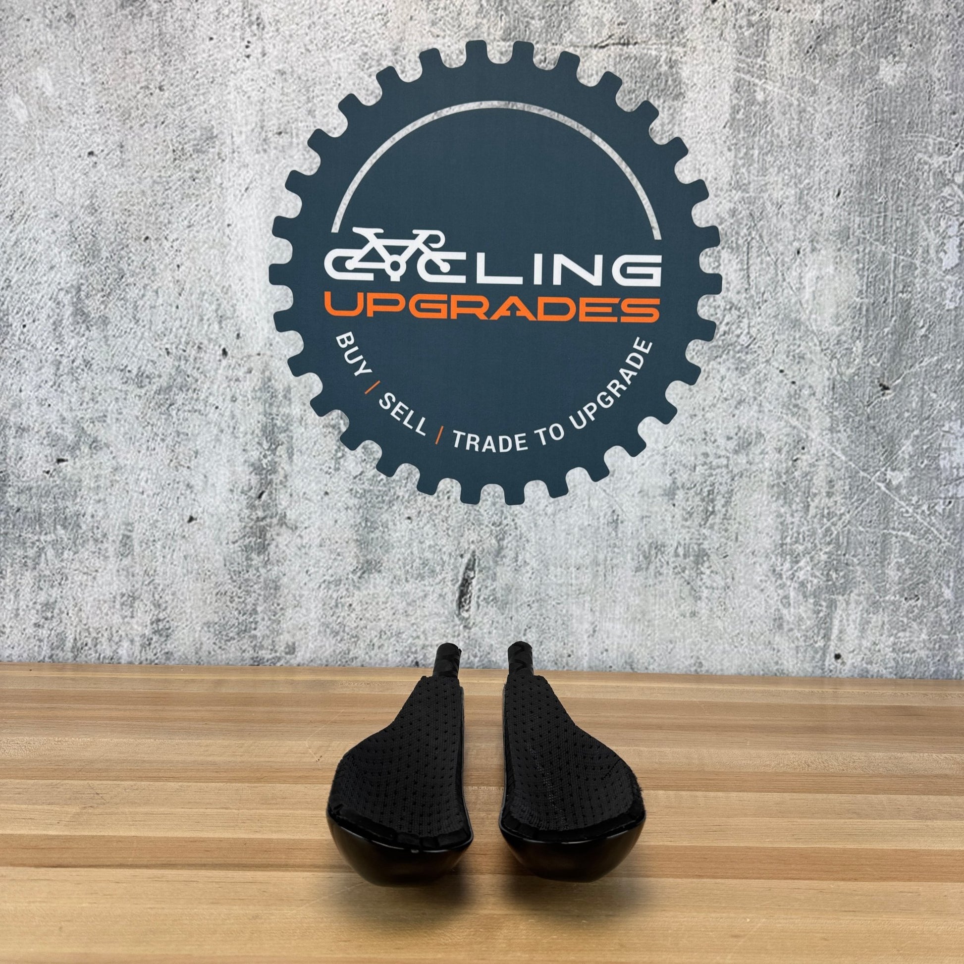 Low Mile! Tririg Ultimate EVO Arm Cups Closed Back Carbon TT Cockpit