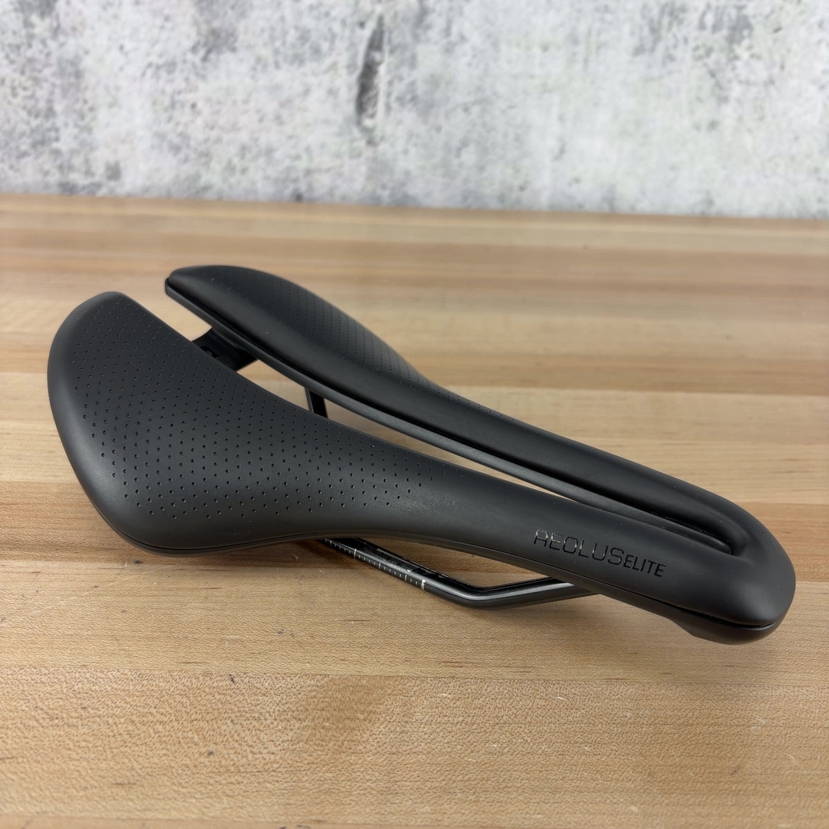 Low Mile! Bontrager Aeolus Elite 145mm Saddle — photo 1 of 5