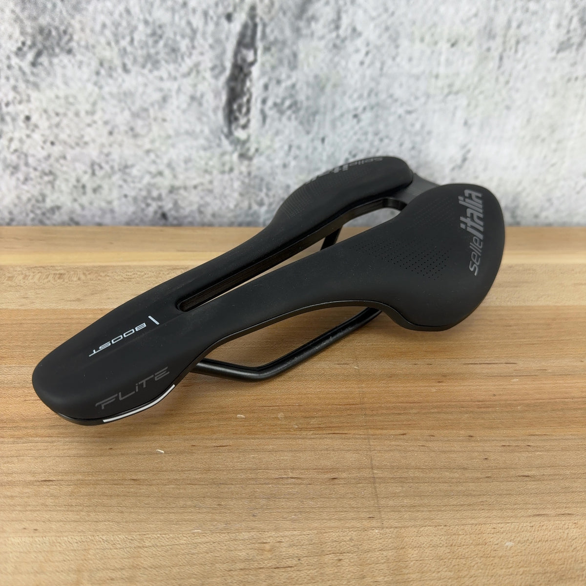 Low Mile! Selle Italia Flite Boost TM Superflow 135mm 7x7 Round Rail Bike Saddle — photo 3 of 8