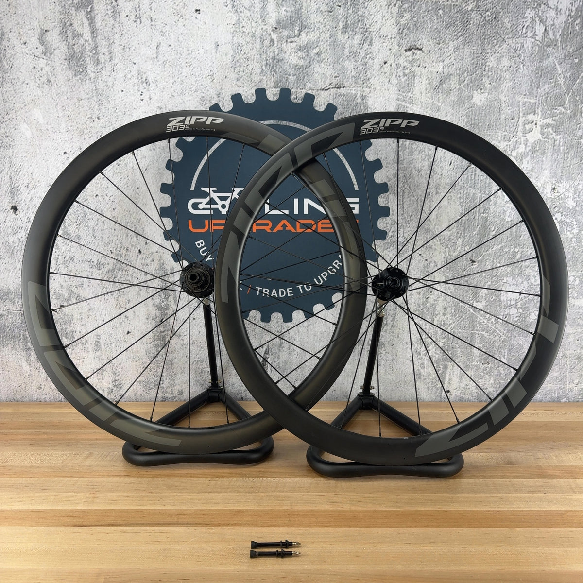 Low Mile! Zipp 303s Carbon Tubeless ZR1 Hubs Gravel Bike Wheelset 700c 1537g — photo 1 of 10