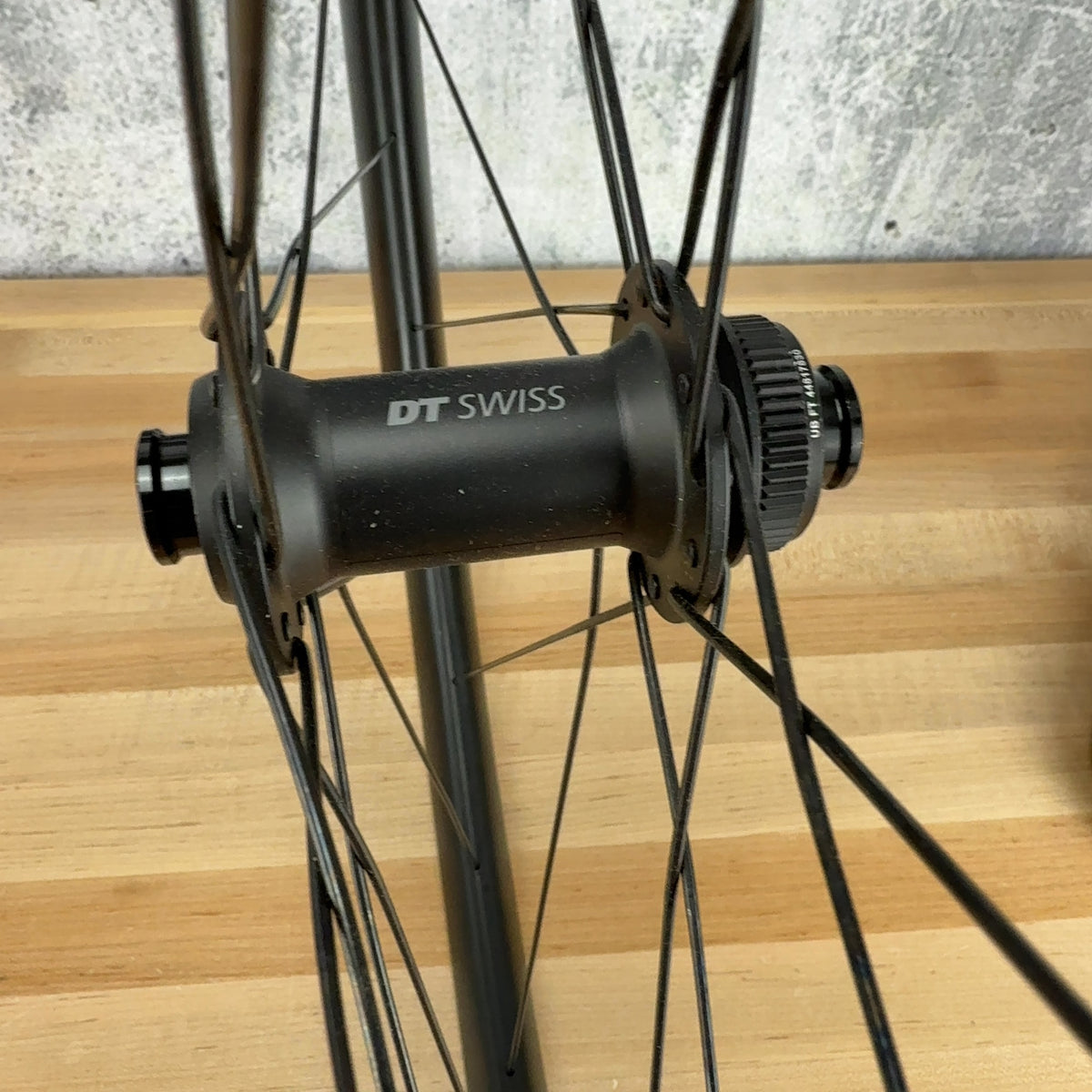 New Take Off! DT Swiss ERC LOG 45mm DT 350 Carbon Bike Wheelset 700c 1570g — photo 5 of 9