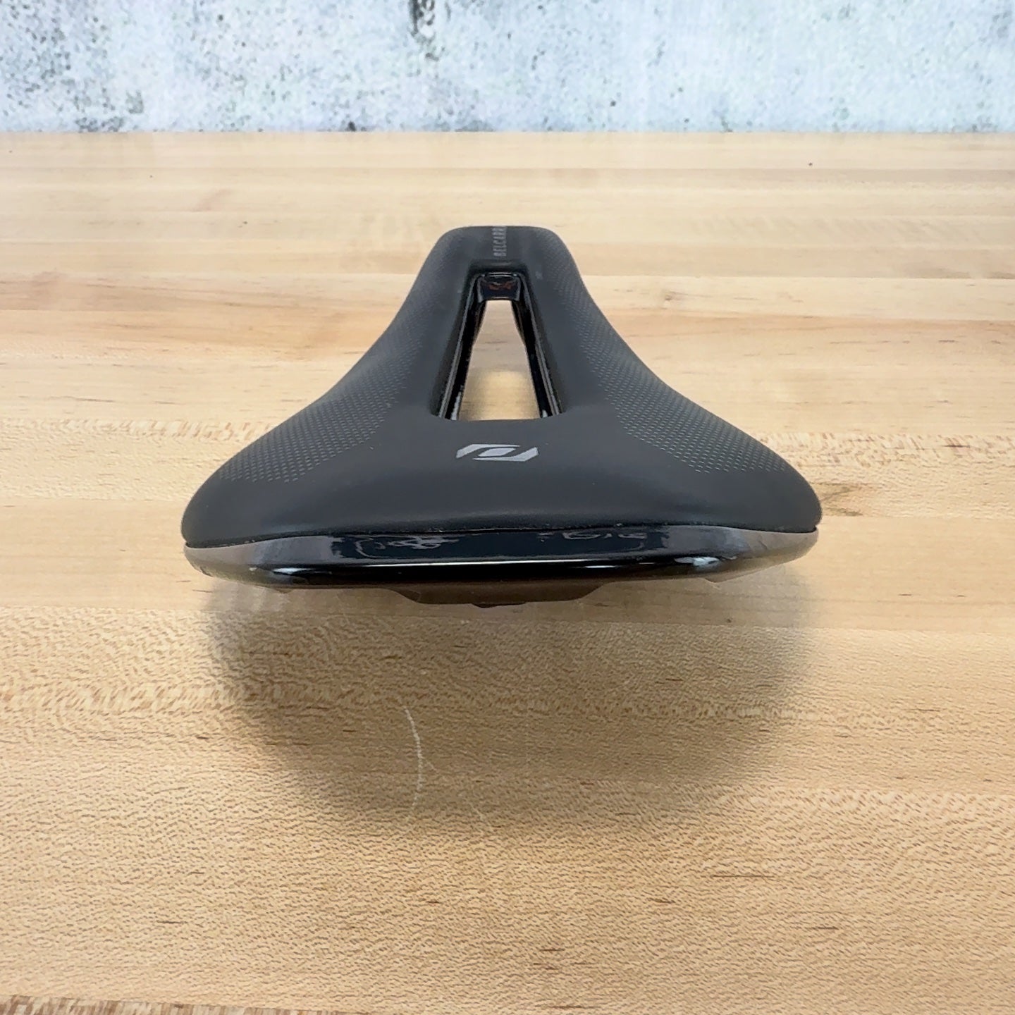 Syncros Belcarra V1.5 Cut Out 140mm Hollow-Ti Rails Bike Saddle 218g