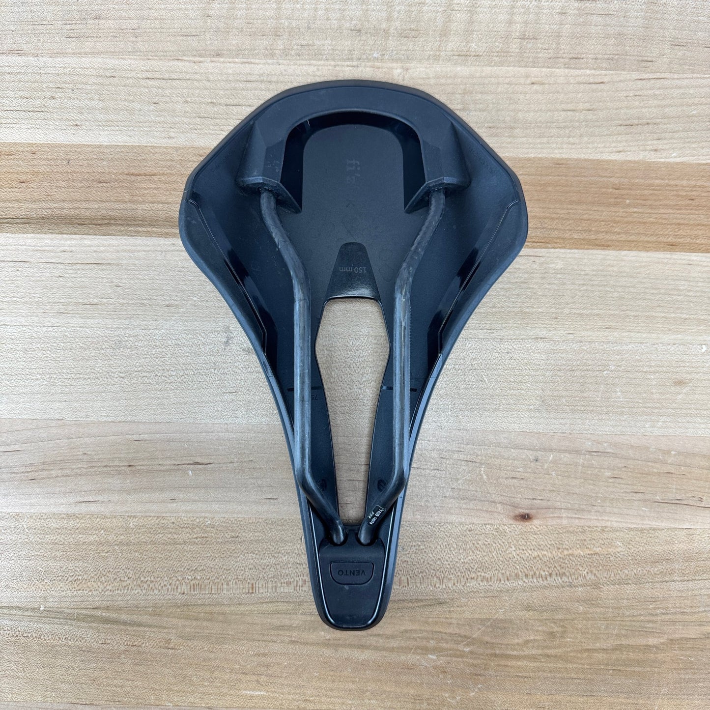 Low Mile! Fizik Argo Vento R1 7x9mm Oval Saddle Rails 150mm Bike Saddle 195g