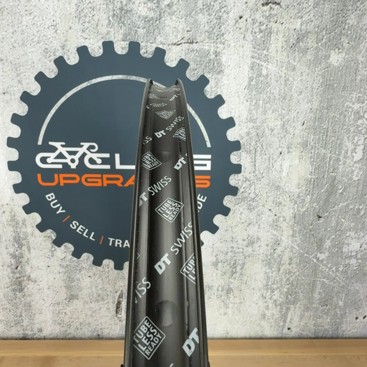 New Take Off! DT Swiss ERC LOG 45mm DT 350 Carbon Bike Wheelset 700c 1570g — photo 6 of 9