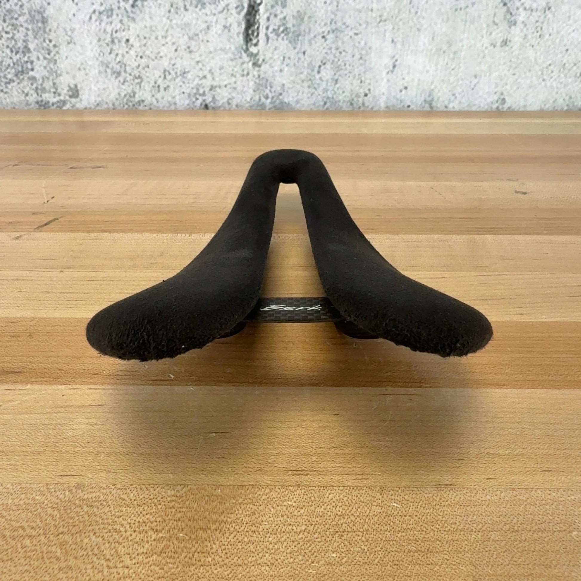 Low Mile! Berk Lupina Short 132mm Alcantara Black Carbon Bike Saddle 93g