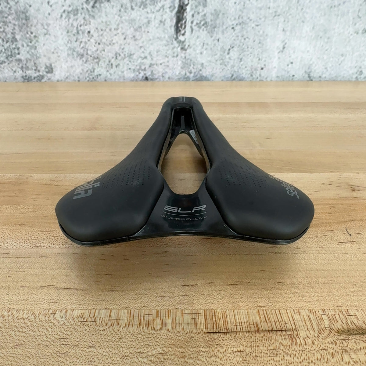 Light Use! Selle Italia SLR Superflow Boost 145mm Carbon Rails Bike Saddle 144g