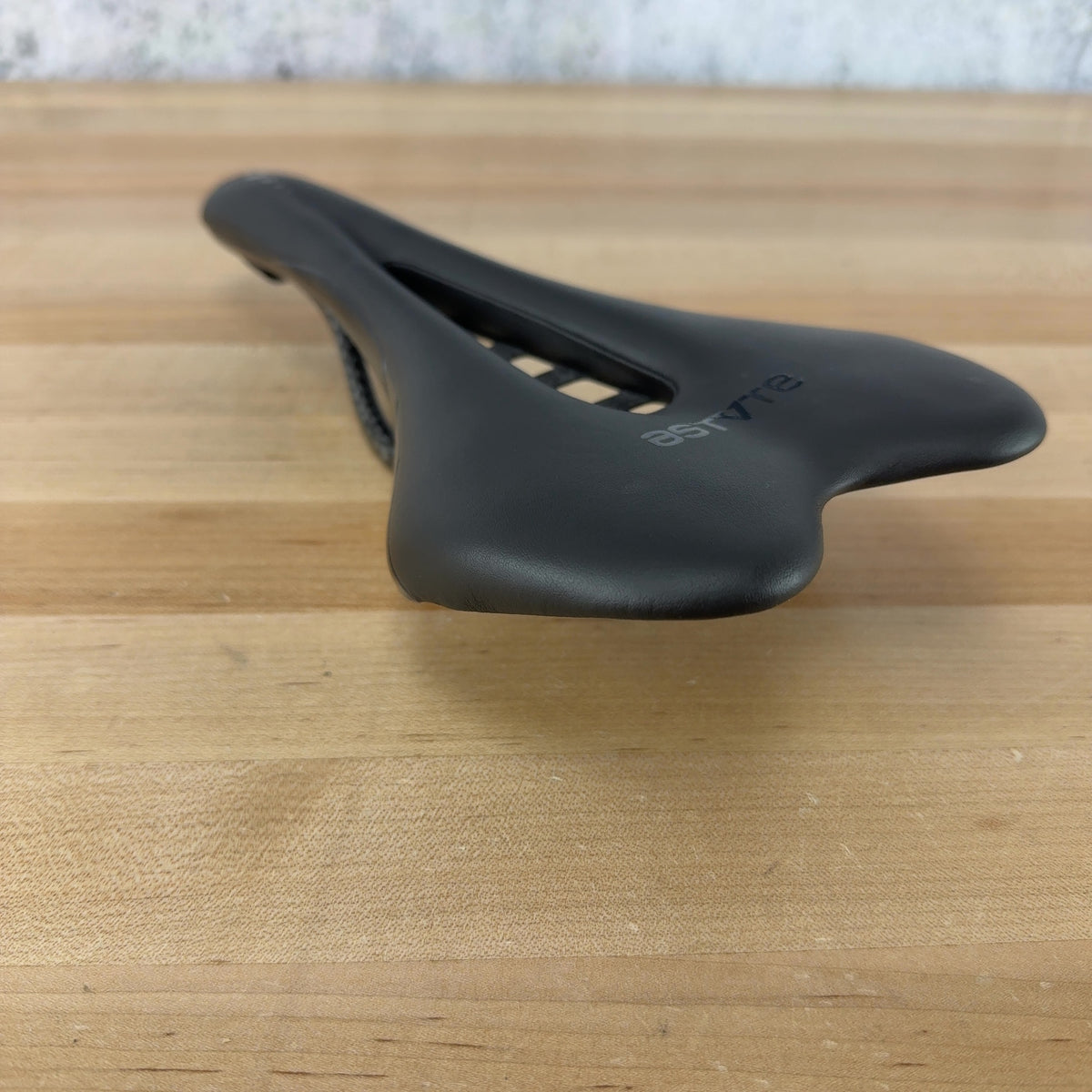 New! Astute Skycarb VT 135mm Black Carbon Bike Saddle 180g — photo 4 of 6