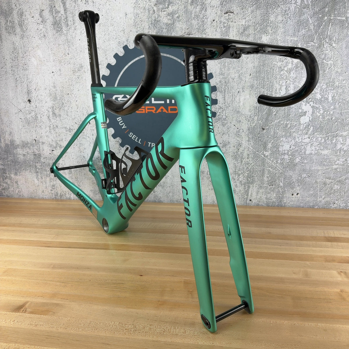 Low Mile! 2025 Factor Monza 52cm Carbon Disc Steel Green UDH Frameset 2750g — photo 3 of 18