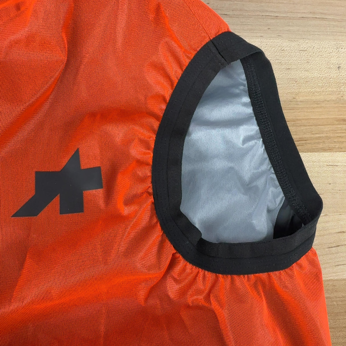 New! Assos Equip RS Rain S9 Medium Propeller Orange Cycling Vest MSRP $285