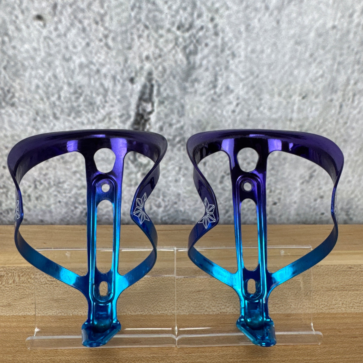 Light Use! Supacaz Fly Cage Ano Maui Blue/Purple Cycling Water Bottle Cages 48g — photo 1 of 5