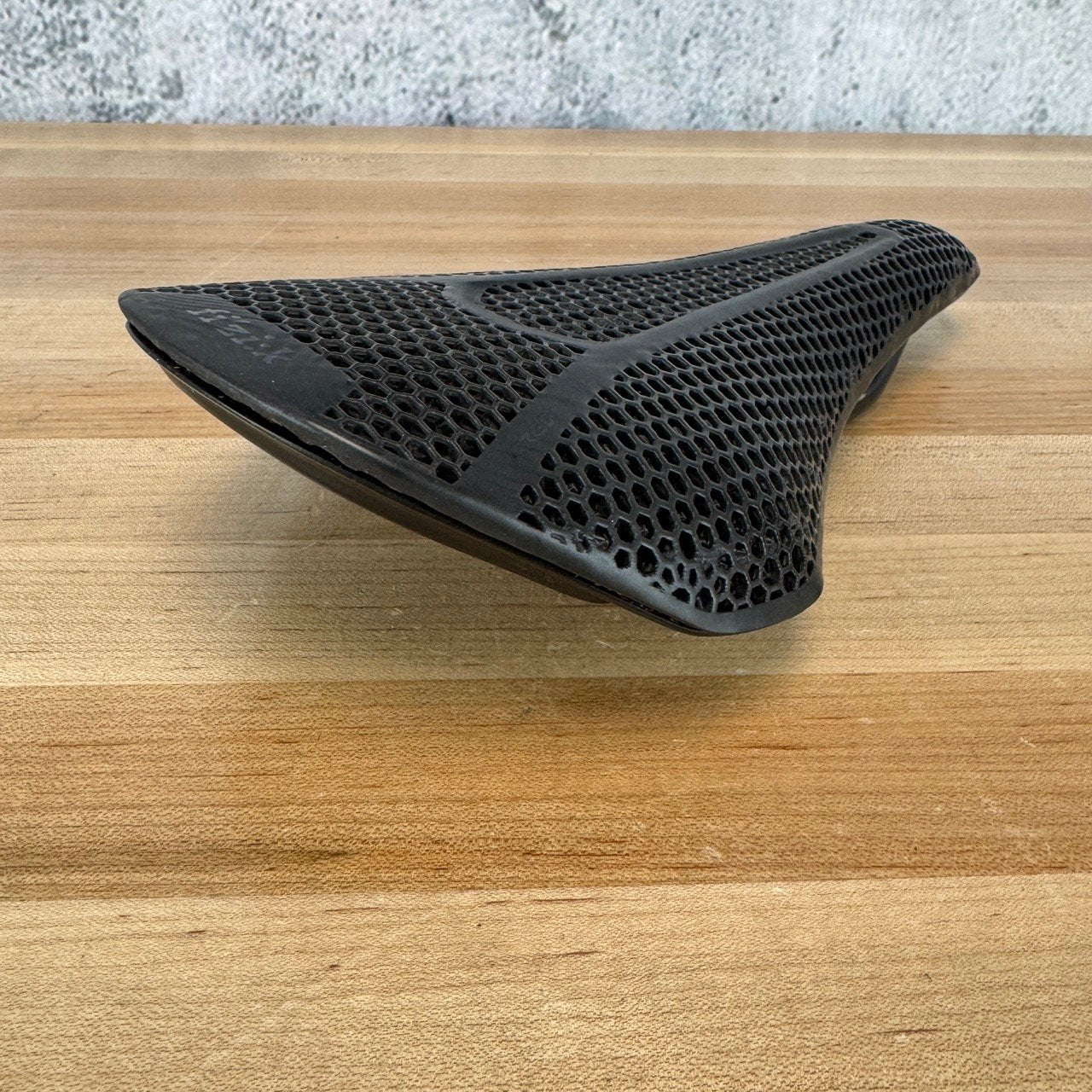 Light Use! Fizik Vento Argo Adaptive 00 7x9mm Mobius Carbon Rails 140mm Saddle