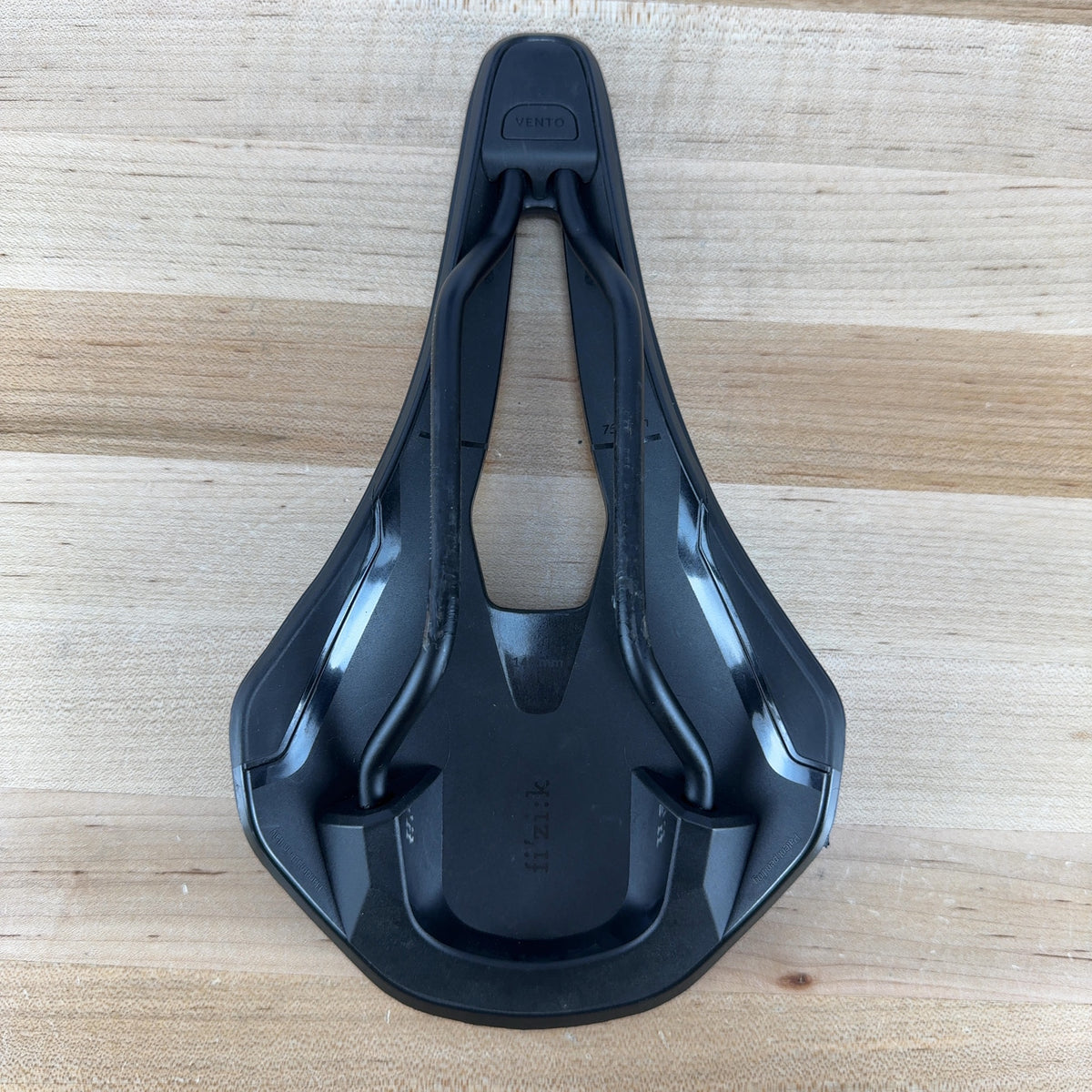 Low Mile! Fizik Argo Vento R3 140mm Saddle