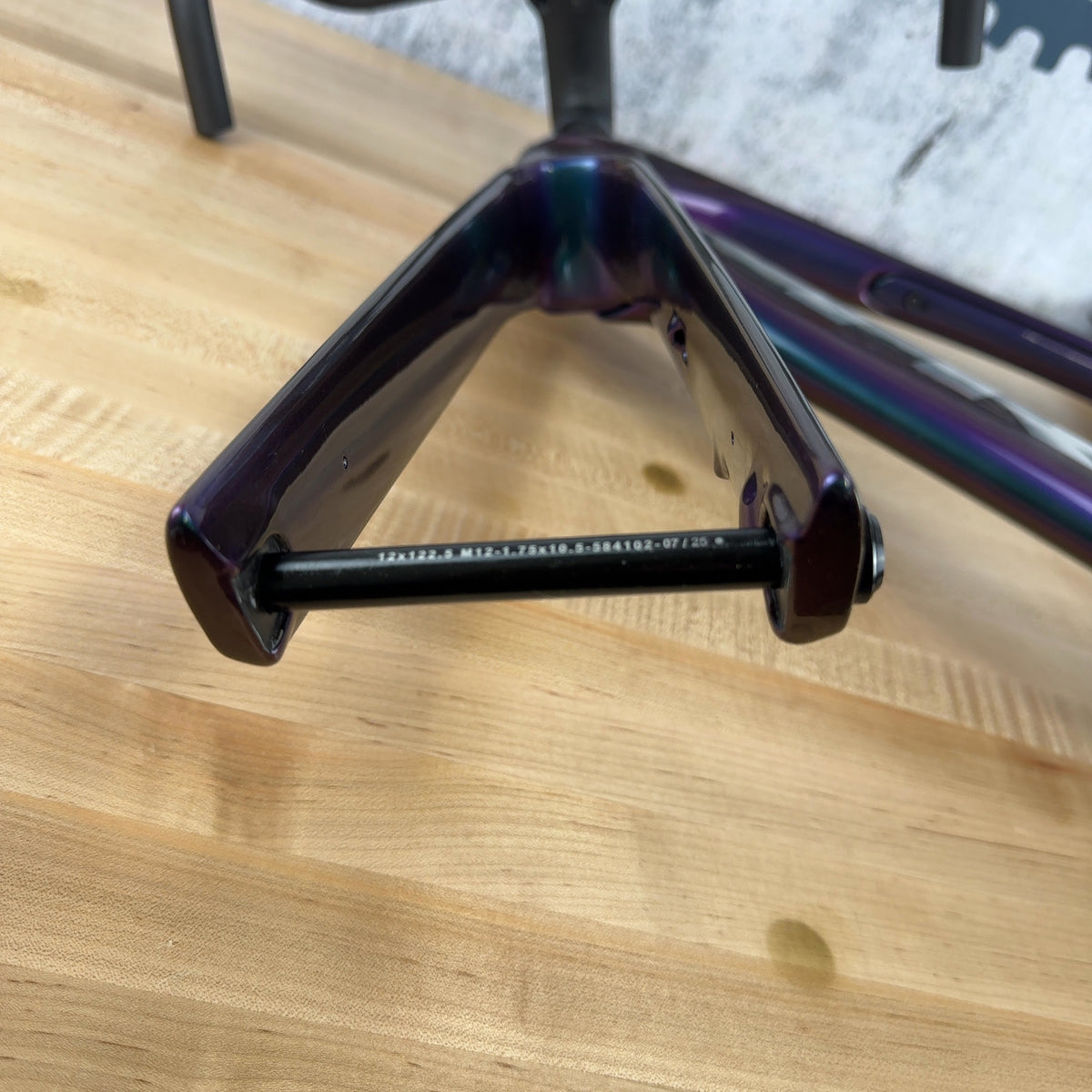 Light Use! 2022 Trek Madone SLR Gen 6 58cm Disc Brake 800 OCLV Carbon Frameset