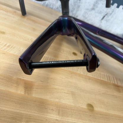 Light Use! 2022 Trek Madone SLR Gen 6 58cm Disc Brake 800 OCLV Carbon Frameset