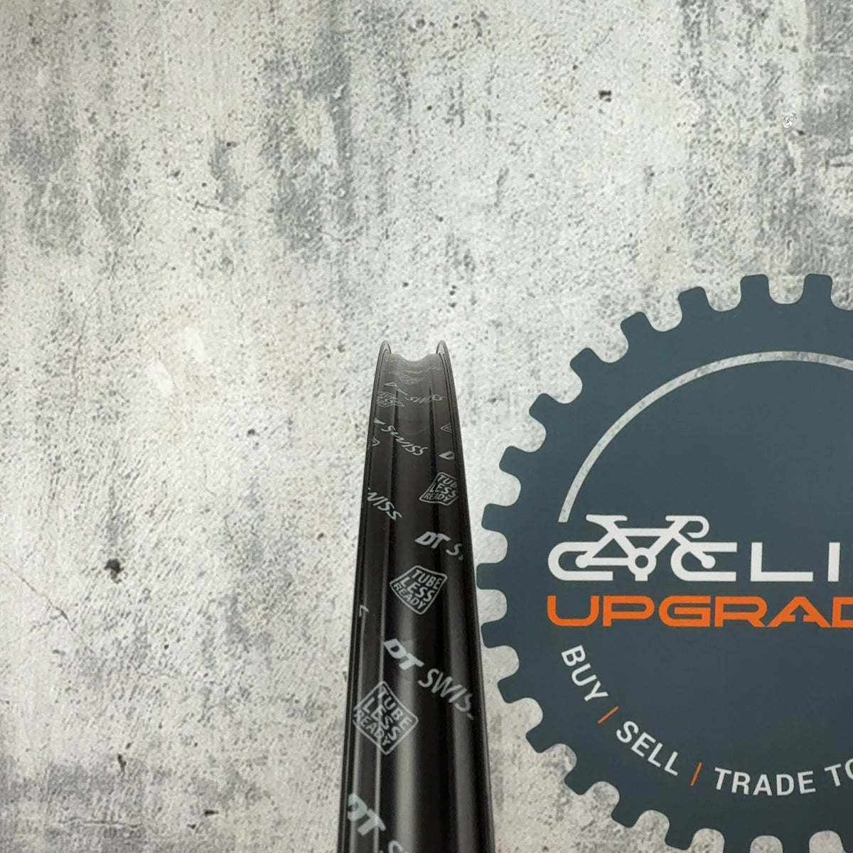 New Take Off! DT Swiss R470 Alloy Centerlock 700c Tubeless Bike Wheelset 1890g — photo 7 of 9
