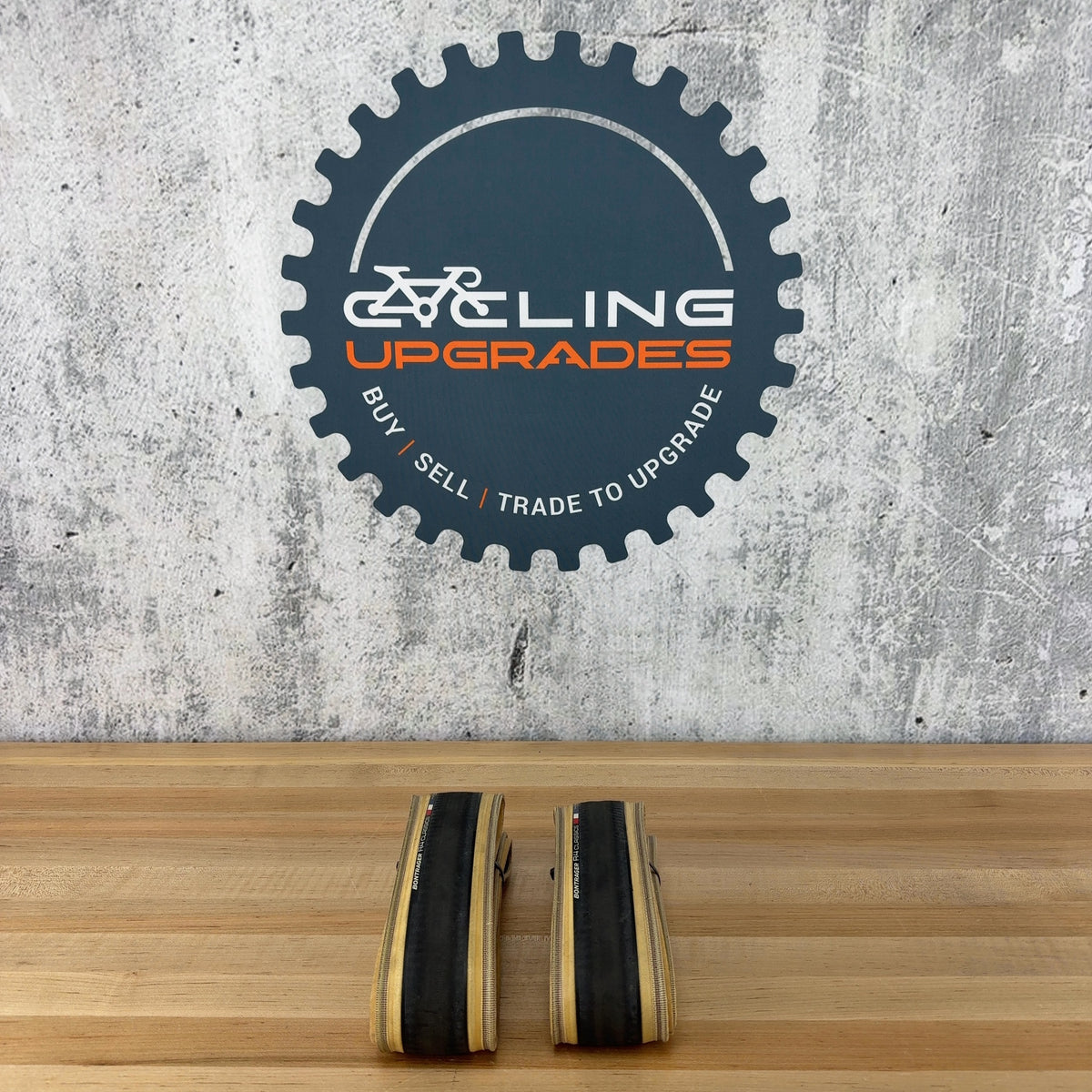Light Use! Pair Bontrager R4 Classics Hard-Case Lite Tan 700c x 28mm Road Tires