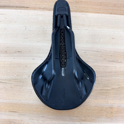 New! Fizik Vento Antares R1 Adaptive Mobius Carbon Rails 140mm Saddle MSRP $330