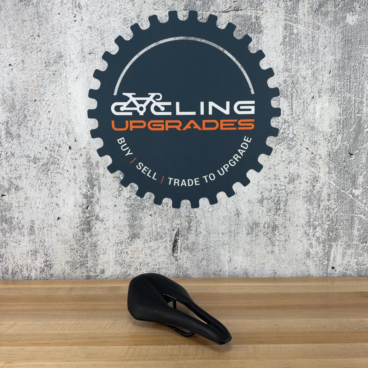 Light Use! Fizik Argo Vento 140mm 7x7mm Chromoly Rails Bike Saddle 234g