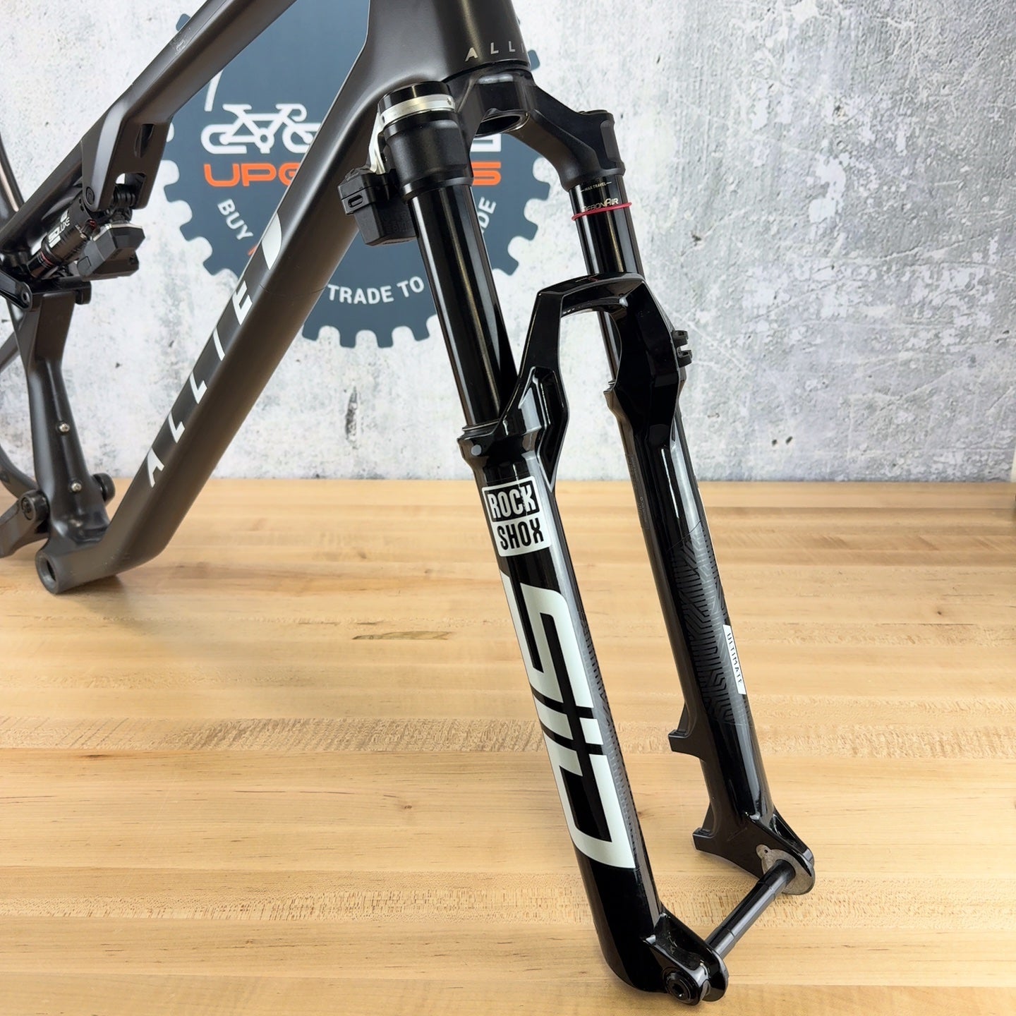 Low Mile! 2025 Allied BC40 XL Carbon 29" 120mm Boost UDH SIDLuxe MTB Frame